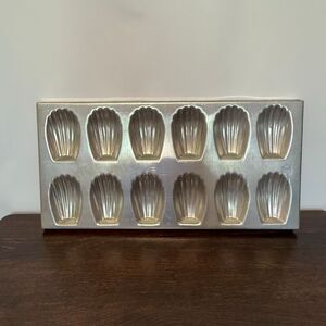 Vintage Hoan Hong Kong Madeleine Pan, 12-Cavity mold aluminum